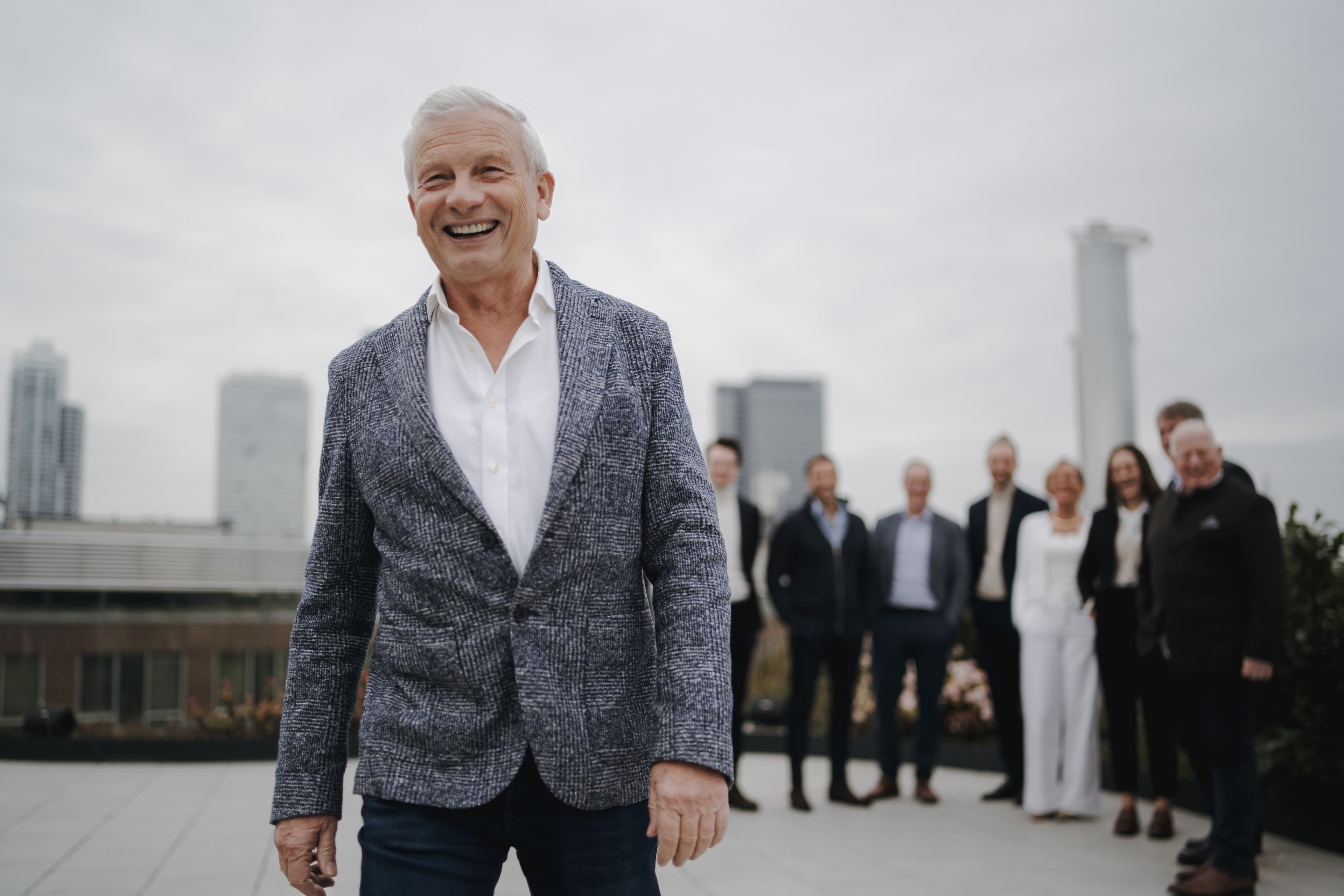 Unternehmer mit dem Team von Grönig & Kollegen